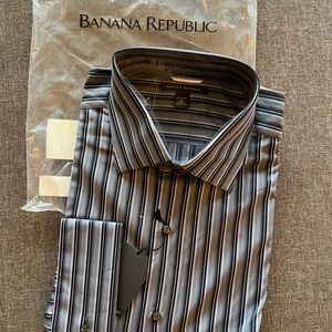 Banana Republic Mens striped shirt. NWT never worn